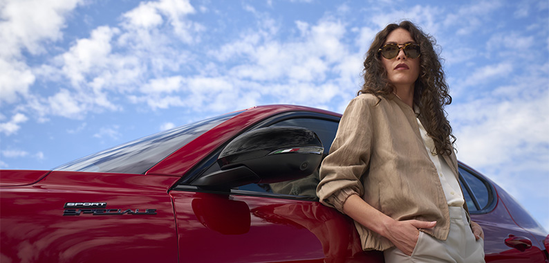 Alfa Romeo Junior - Junior Elettrica - Contact - Service Clients